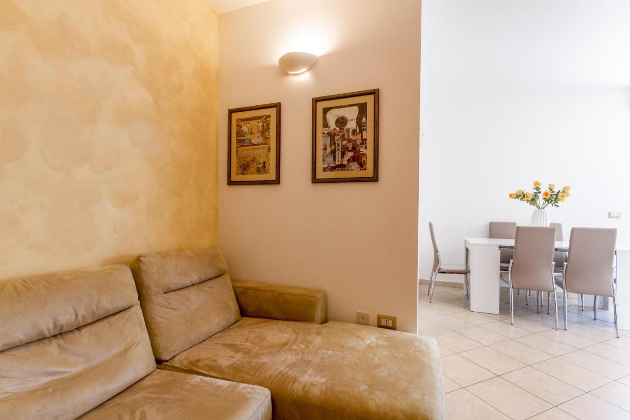 Roomy Apartment With Terrace & Parking Lecce Ngoại thất bức ảnh